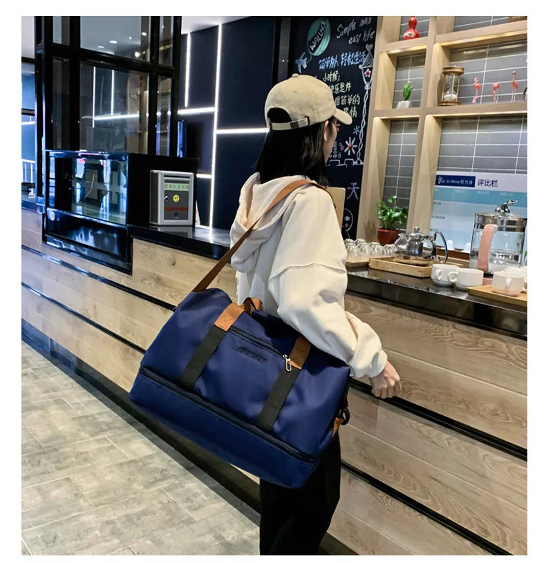 Bolsa de Viagem para Academia de Grande Capacidade
Bolsa de fitness portátil para curtas distâncias. Ideal para transporte, pode ser usada como bolsa de ombro ou crossbody. Perfeito para homens que praticam esportes, é à