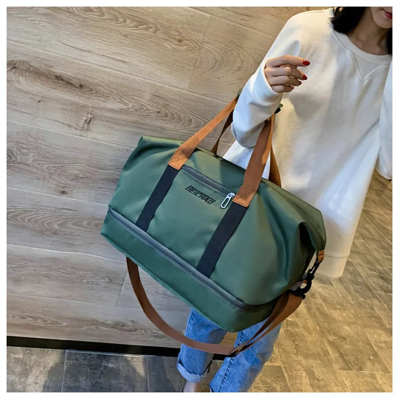 Bolsa de Viagem para Academia de Grande Capacidade
Bolsa de fitness portátil para curtas distâncias. Ideal para transporte, pode ser usada como bolsa de ombro ou crossbody. Perfeito para homens que praticam esportes, é à