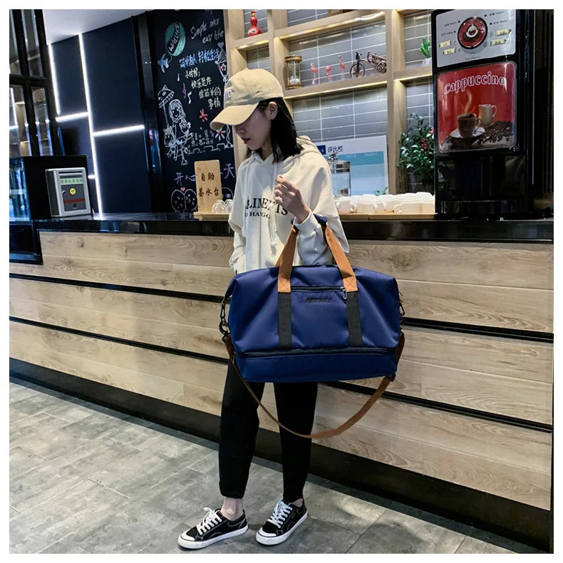 Bolsa de Viagem para Academia de Grande Capacidade
Bolsa de fitness portátil para curtas distâncias. Ideal para transporte, pode ser usada como bolsa de ombro ou crossbody. Perfeito para homens que praticam esportes, é à