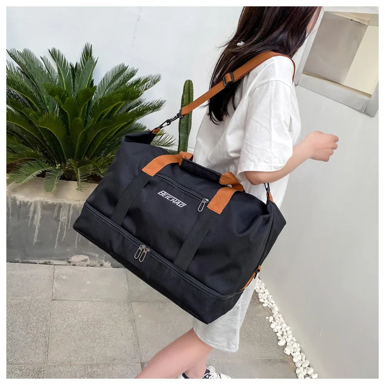 Bolsa de Viagem para Academia de Grande Capacidade
Bolsa de fitness portátil para curtas distâncias. Ideal para transporte, pode ser usada como bolsa de ombro ou crossbody. Perfeito para homens que praticam esportes, é à