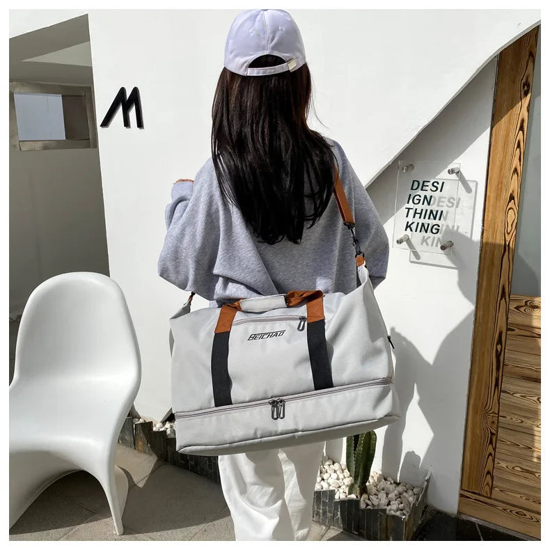 Bolsa de Viagem para Academia de Grande Capacidade
Bolsa de fitness portátil para curtas distâncias. Ideal para transporte, pode ser usada como bolsa de ombro ou crossbody. Perfeito para homens que praticam esportes, é à