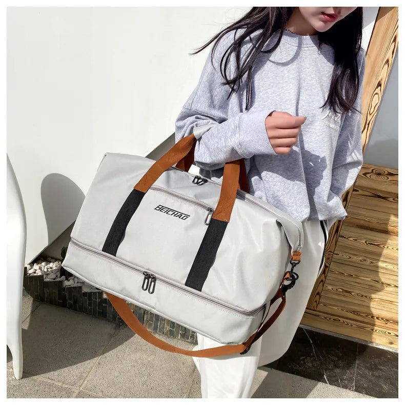 Bolsa de Viagem para Academia de Grande Capacidade
Bolsa de fitness portátil para curtas distâncias. Ideal para transporte, pode ser usada como bolsa de ombro ou crossbody. Perfeito para homens que praticam esportes, é à